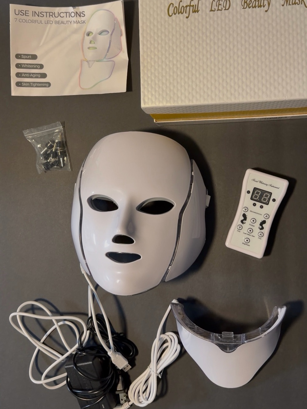 & Other Stories White LED Phototherapy Face Mask with Remote